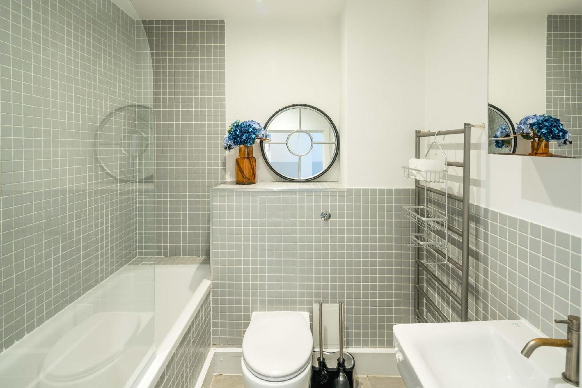 Cosy Beautiful Flat In Apartment London